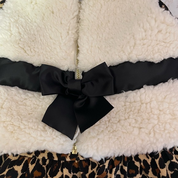 Leopard print fuzzy vest outfit - Picture 2 of 5